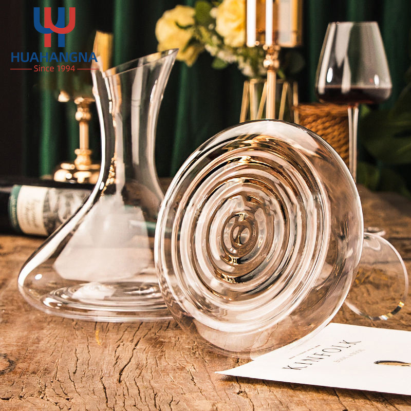 Vintage Design Bottle Shaped Wine Pourer Crystal Decanter and Wine Carafe for Red and White Wines Liquor and Cocktails