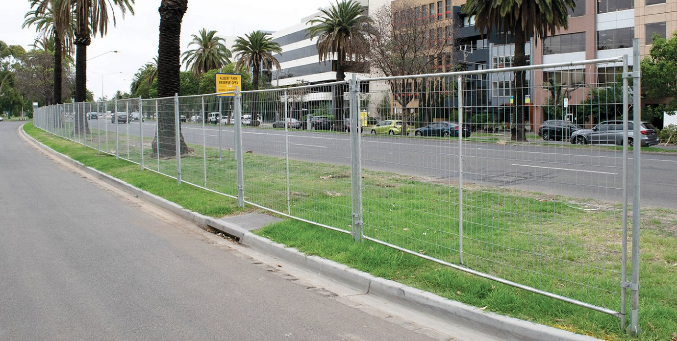 Heavy-Duty 2.4m Yellow PVC Coated Fencing Panels for Temporary Use