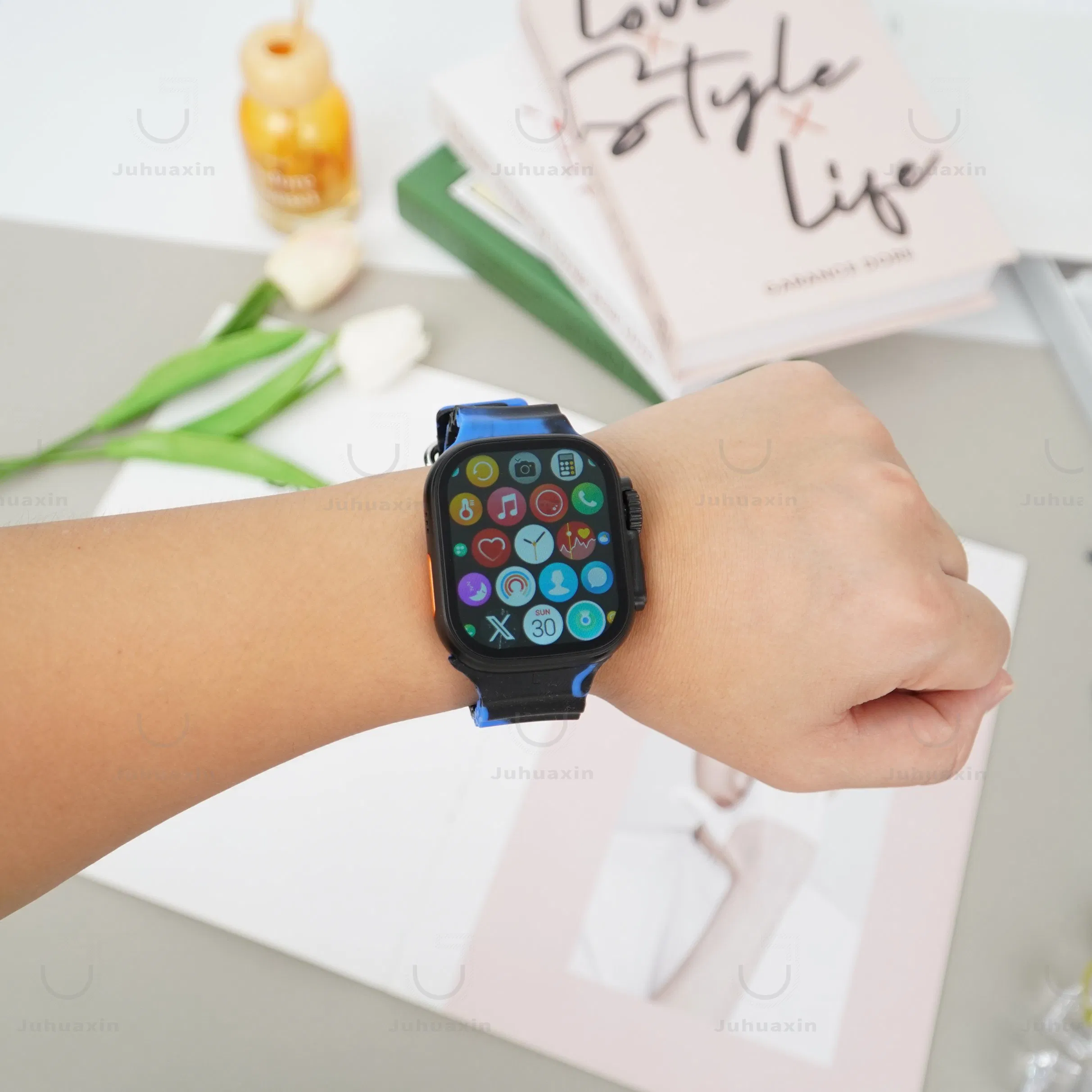 Good Quality Wireless Charging Set Water Resistance Smart Watch with Bluetooth Earphone