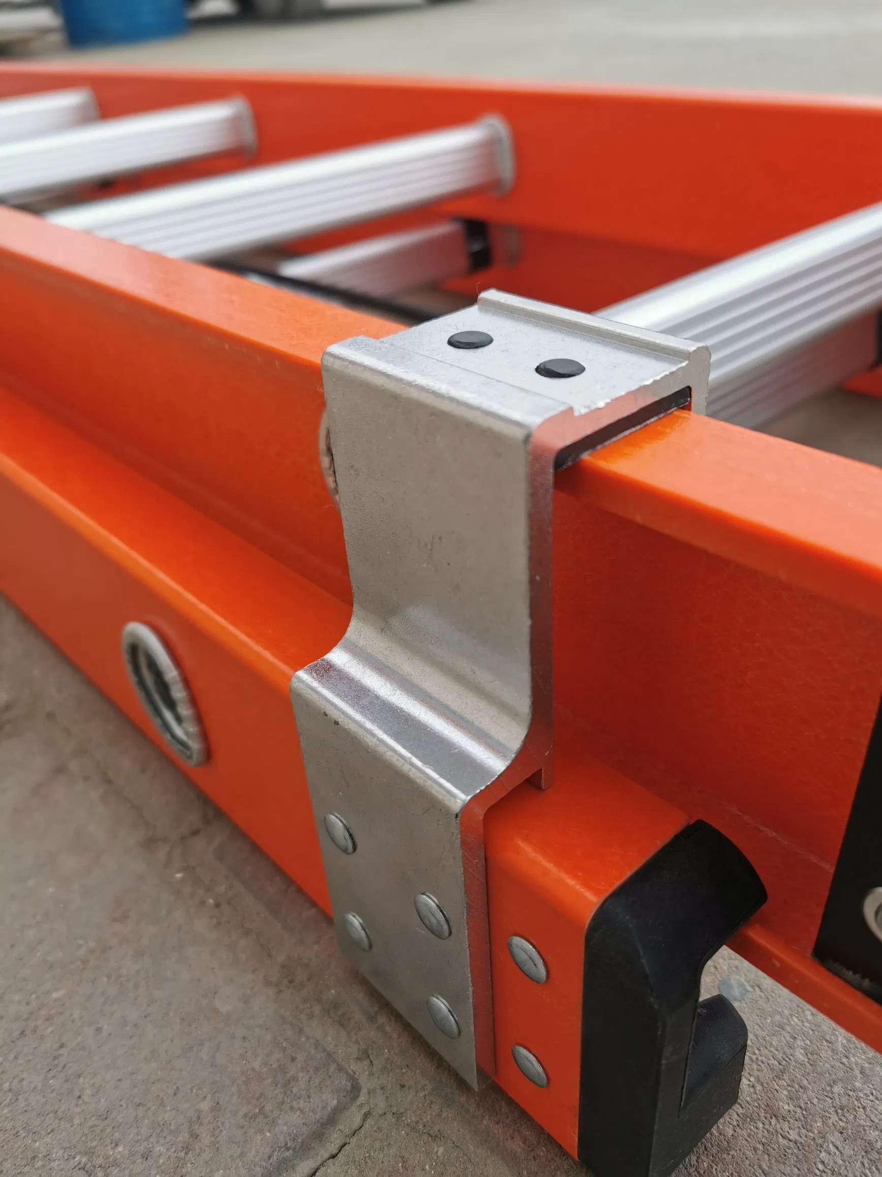 24 Step High Strength Insulated Fiberglass Telescopic Extension Ladder