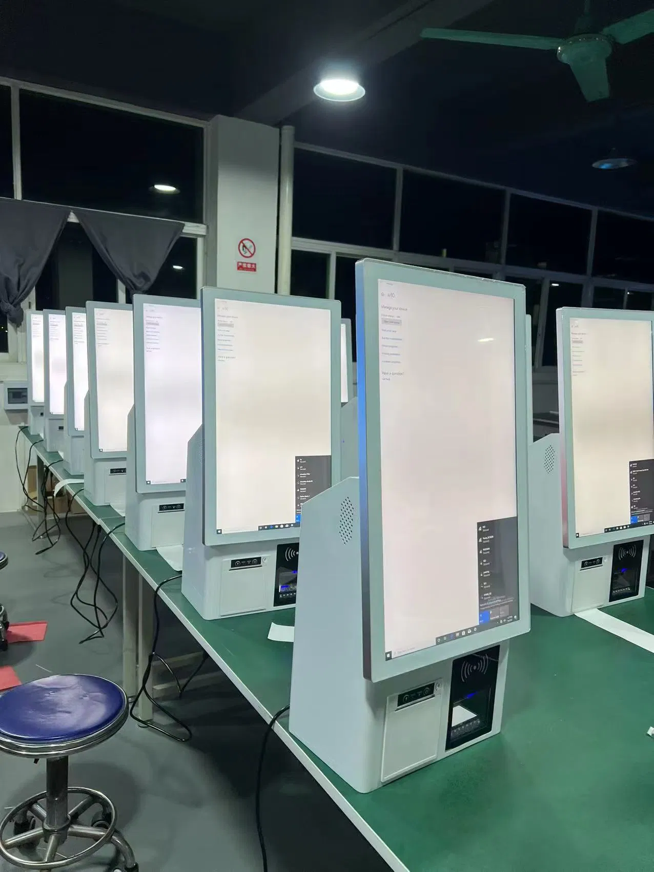 POS-киоск 23.8 дюйма с сенсорным экраном и NFC