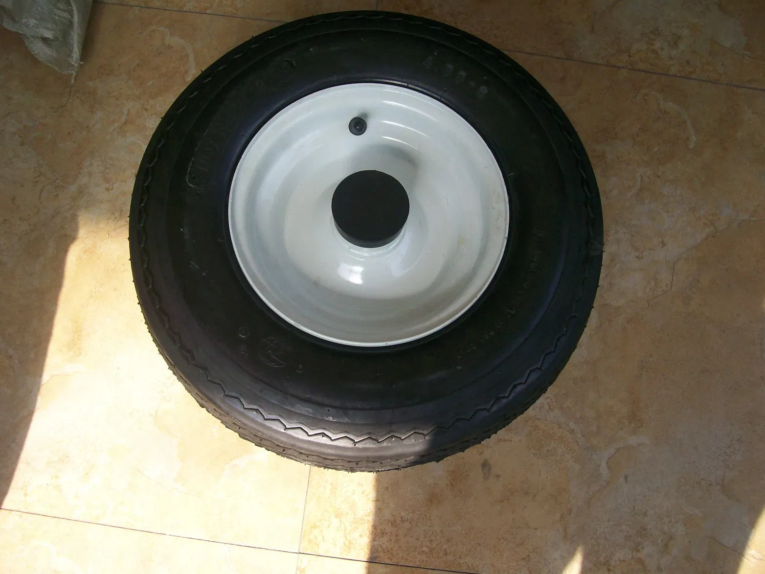 Low Price Pneumatic Rubber Wheel with High Quality (16"*4.50-8)