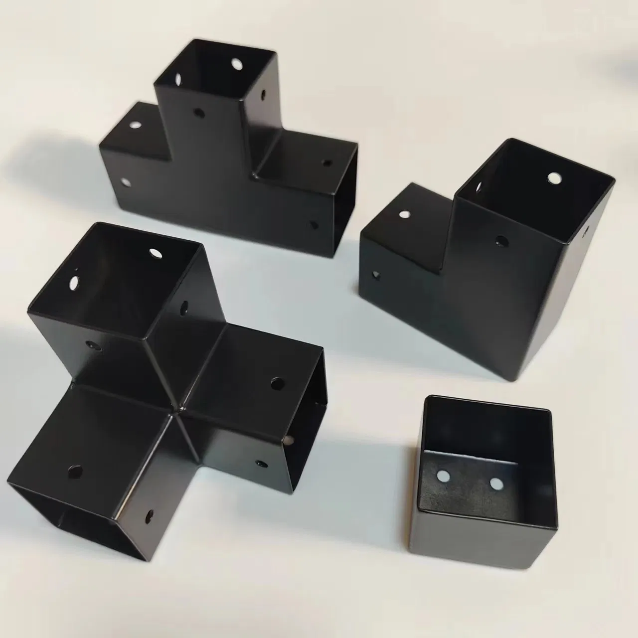 Угловой кронштейн для перголы из деревянных балок