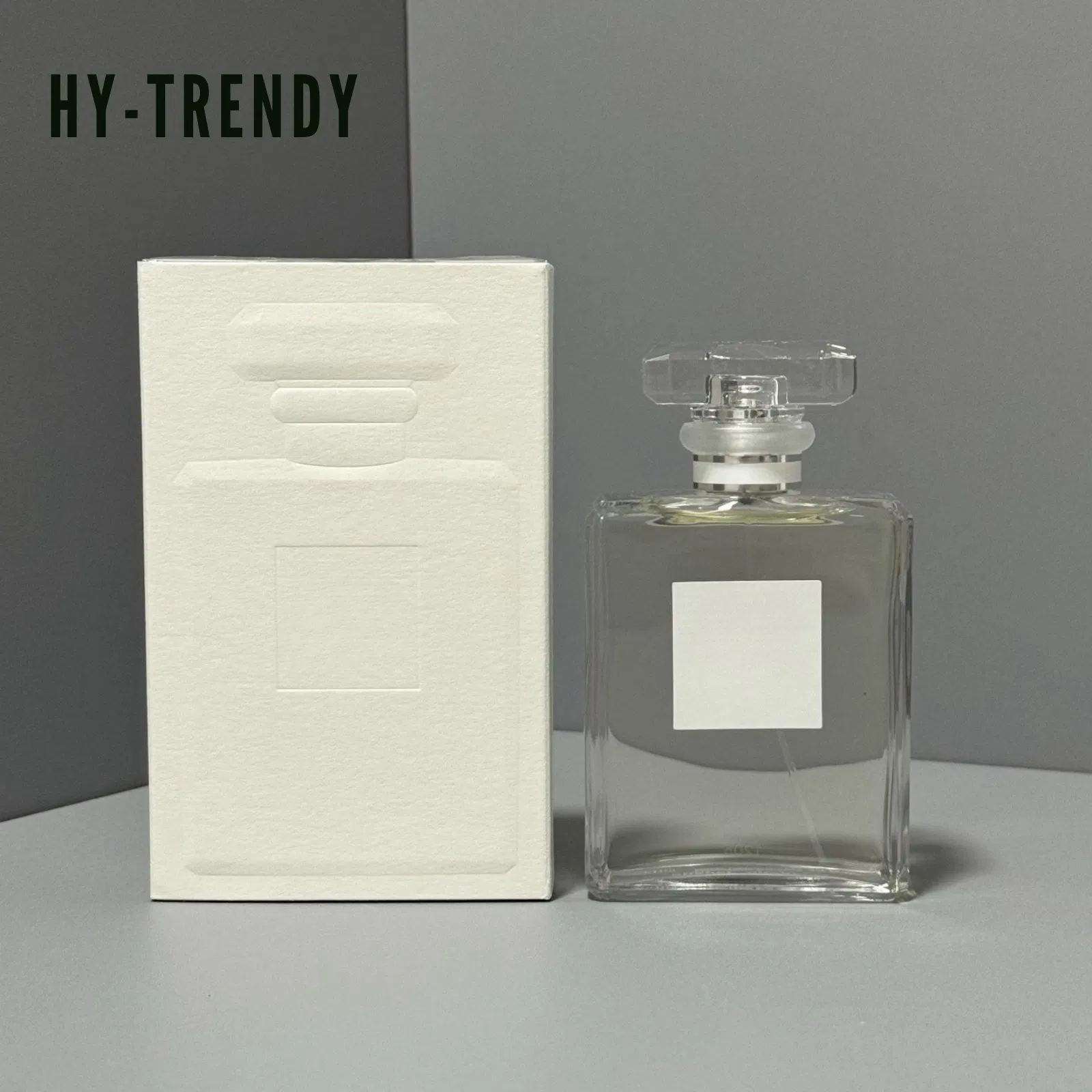 Женские духи в стеклянном флаконе, цветочный аромат