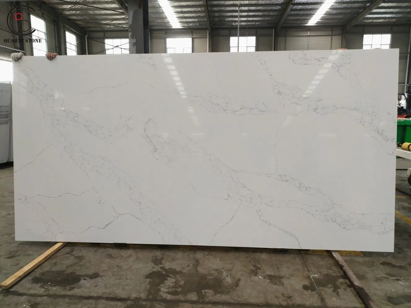 White Calacatta 5132 Texture Quartz Stone Slab with Caerstone Color