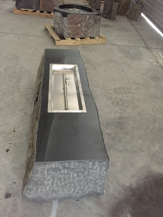 Exteriors Outdoor Gorgeous Natural Stone Garnite Fire Pit Table with SS304 Burner