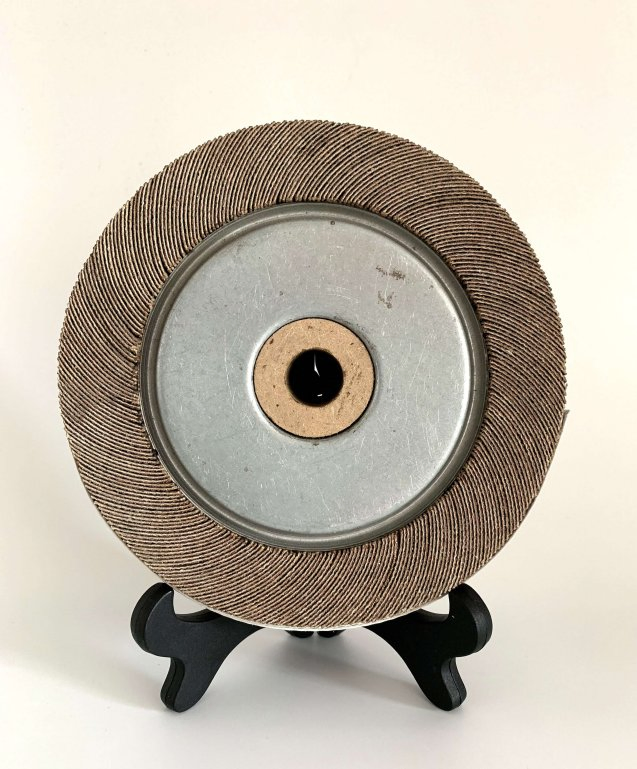 Абразивный лепестковый круг для полировки нержавеющей стали