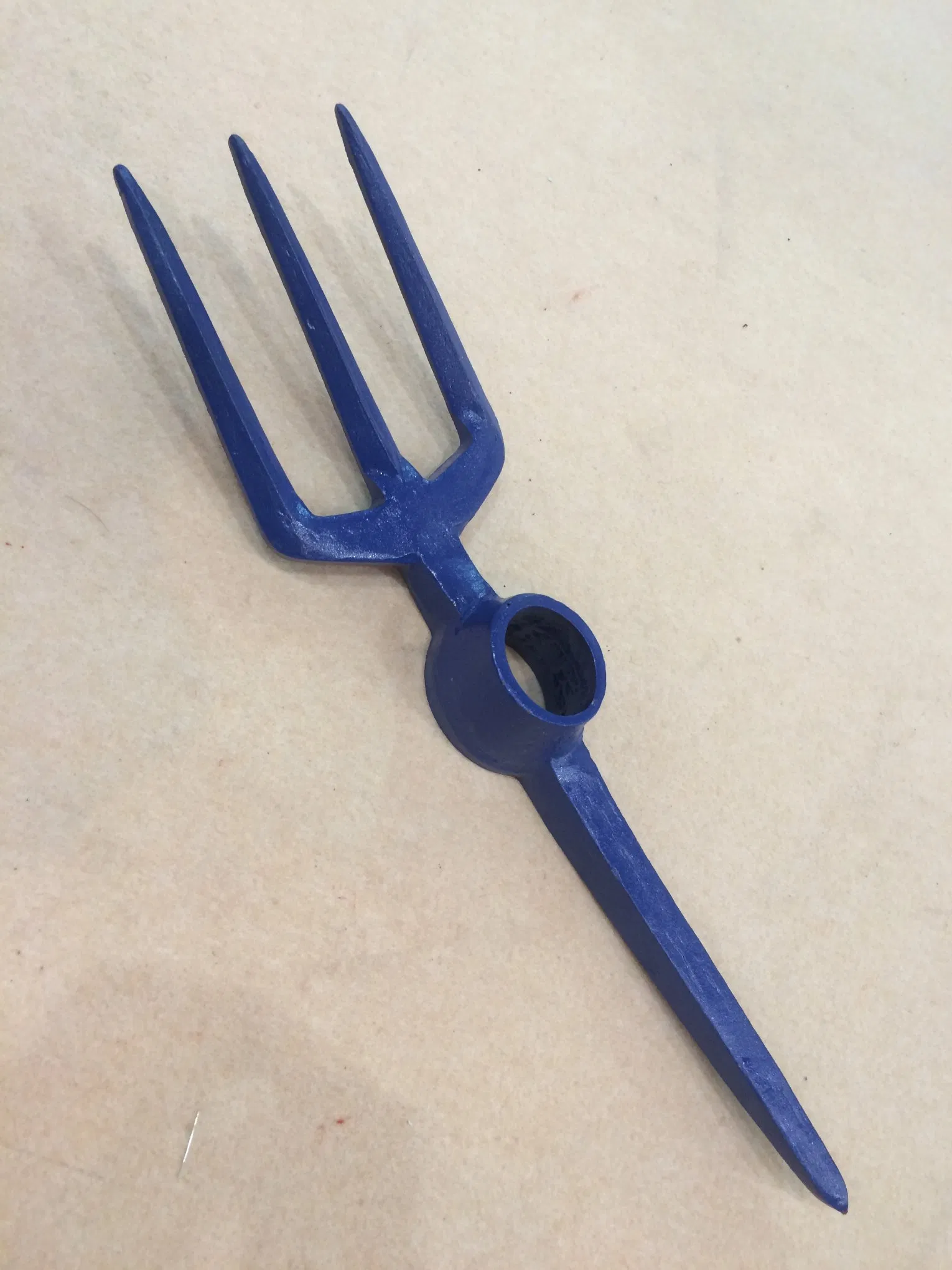 China Best Quality Fork Hoe - Steel and Wood Handle for Garden & Farm Tool