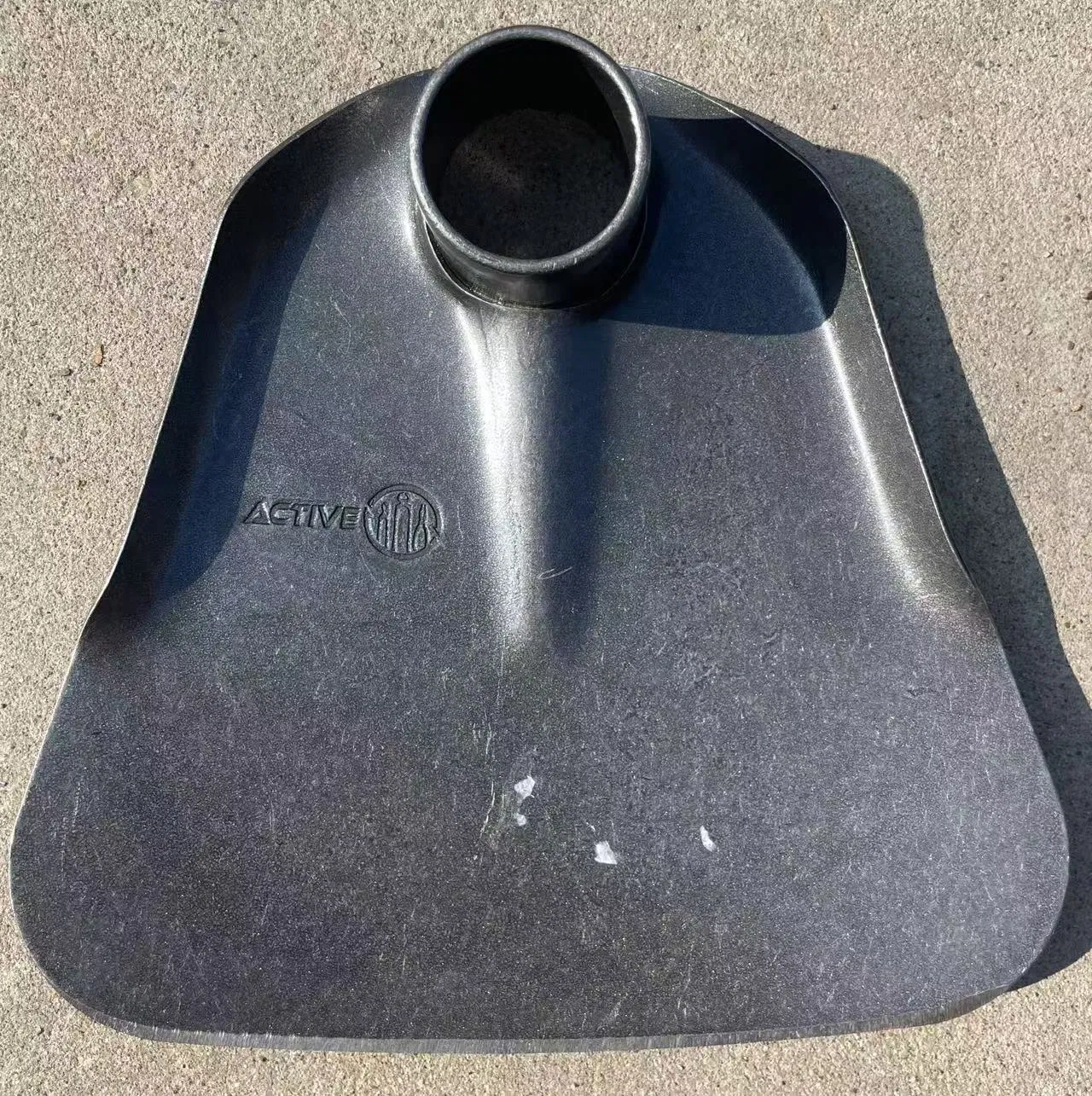 Rust-Resistant Coated Hoes, Rain and Sun Resistant, Durable for Farm Work and Yard Maintenance.