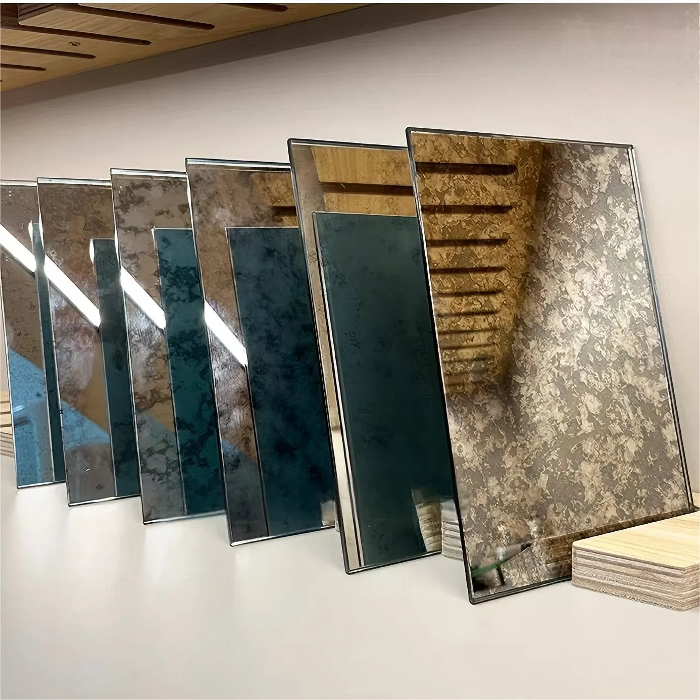 4mm 5mm 6mm Designed Antique Glass Mirror for Bathroom Decoration