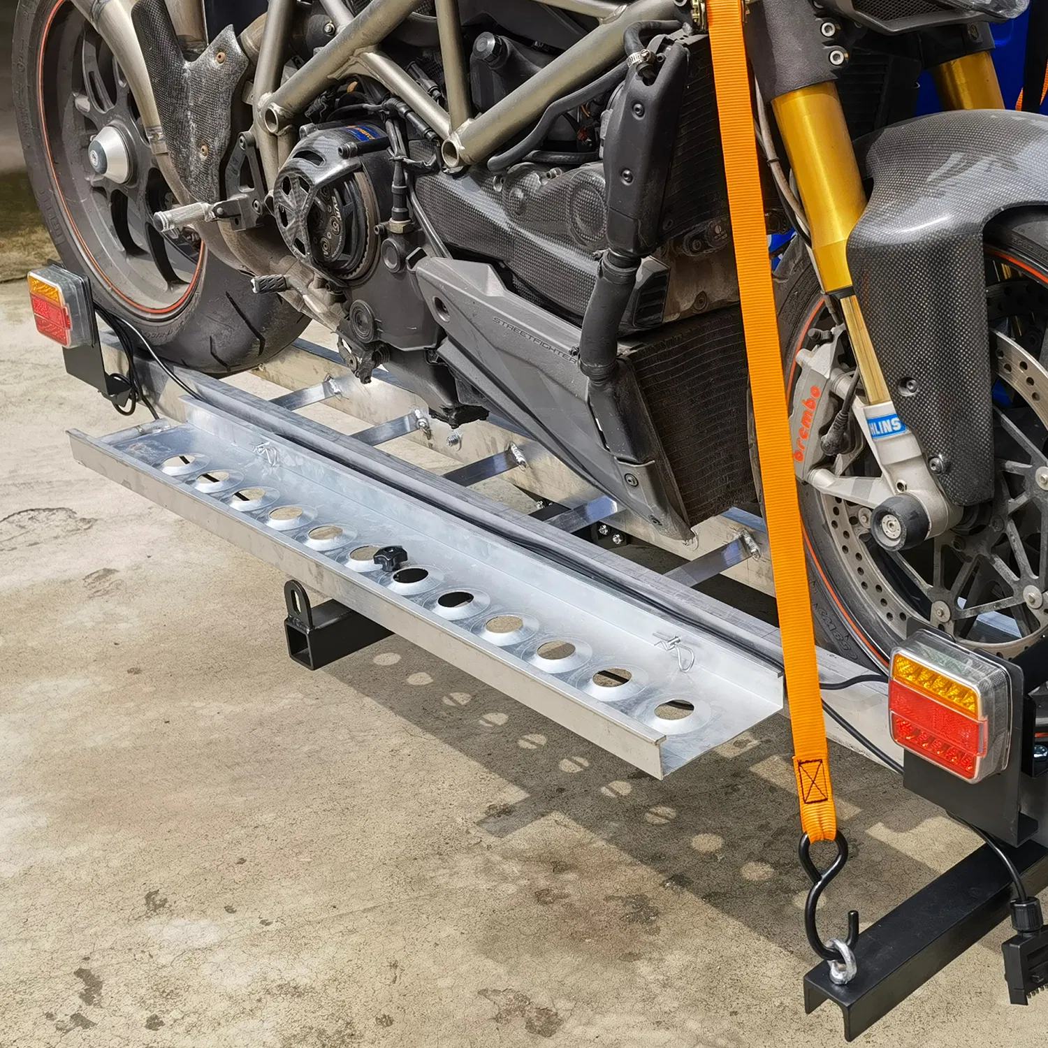 Алюминиевая аппарель-подставка для мотоцикла на фаркоп