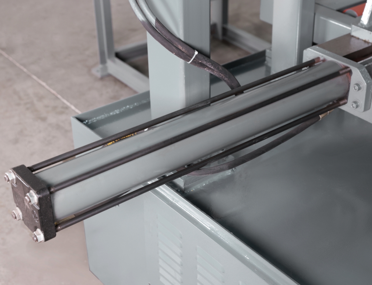 Ленточнопильный станок по металлу промышленный