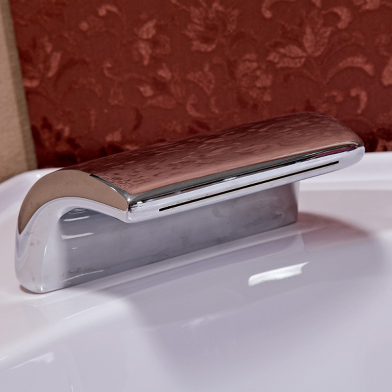 Угловая акриловая ванна TLP-638 с гидромассажем