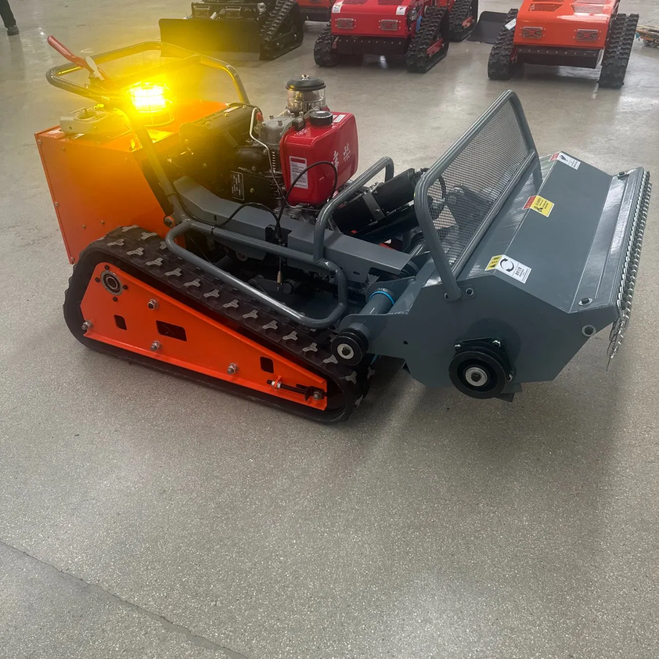 Робот-газонокосилка с дистанционным управлением