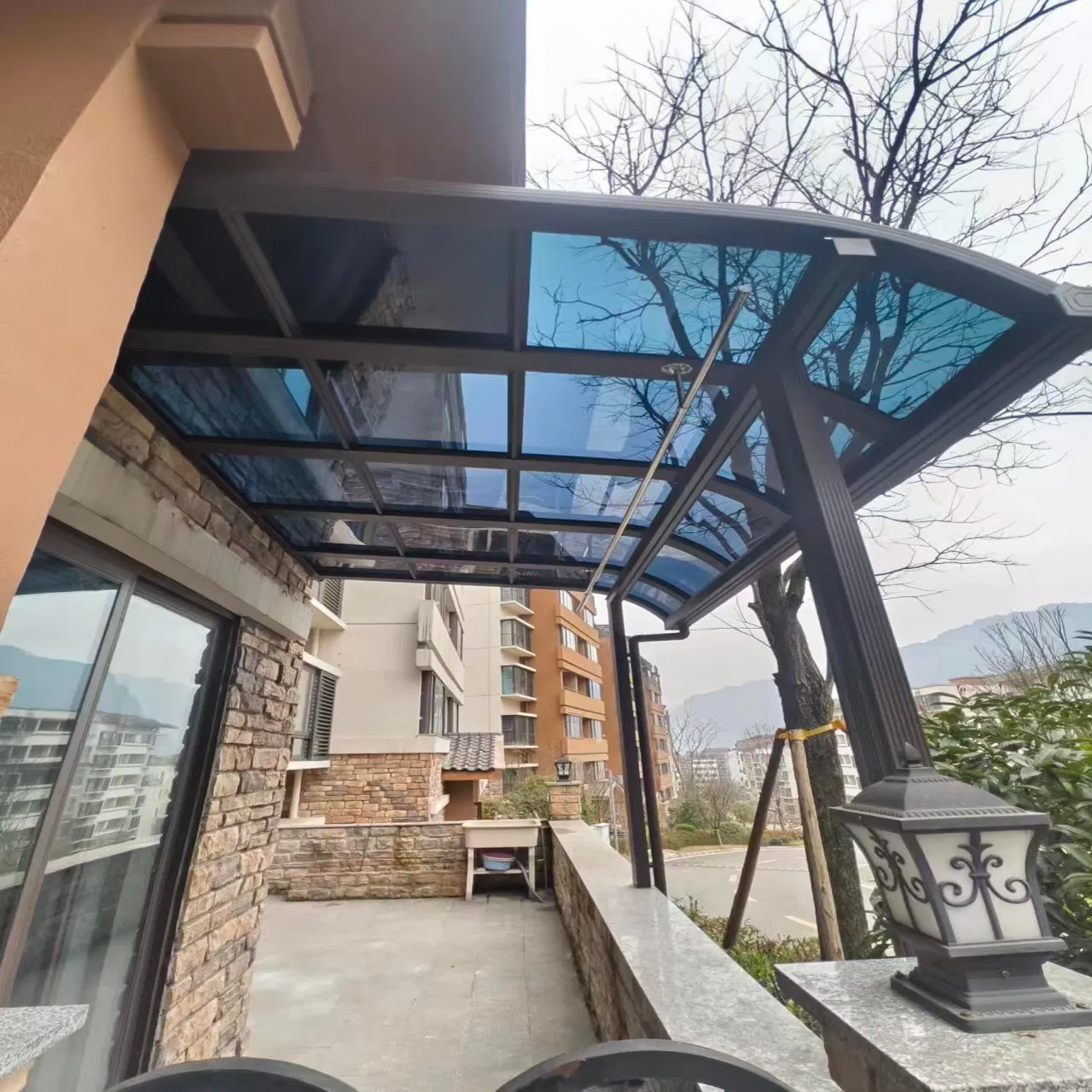 14. China Manufacturers Aluminium Parking Lot Carport Awning Outdoor Canopy Car Parking Shed Cantilever Waterproof for Garden Shade Carport