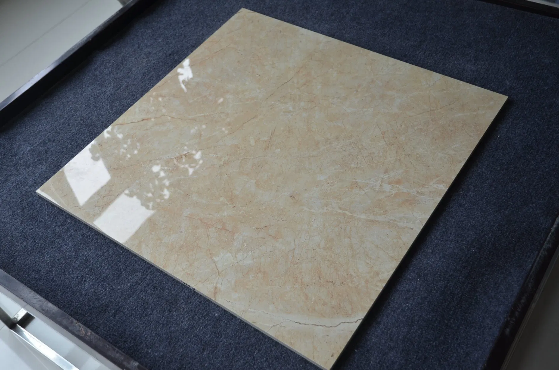 Плитка для пола в ванную 12x12 мрамор бежевая