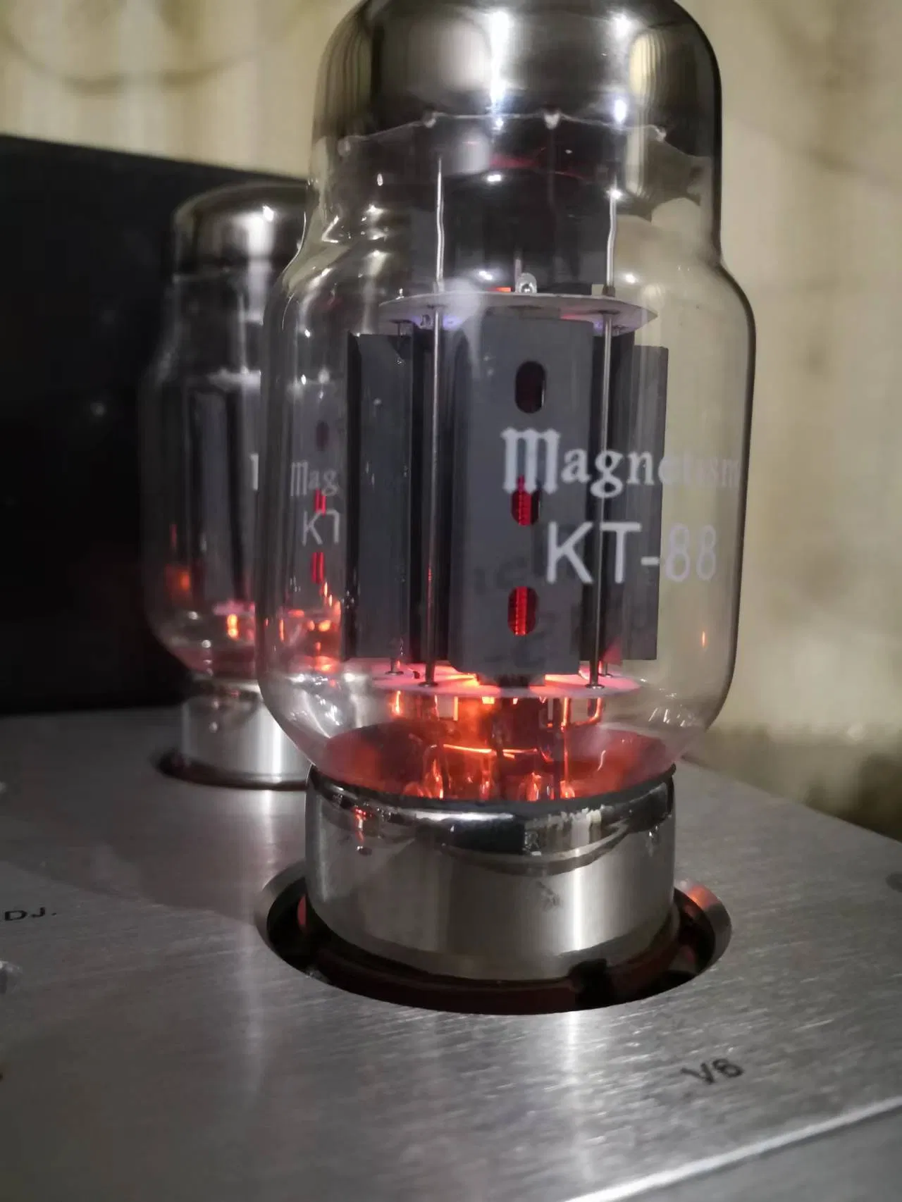 External Stereo Tube Amplifiers with Kt88 Vacuum Tubes