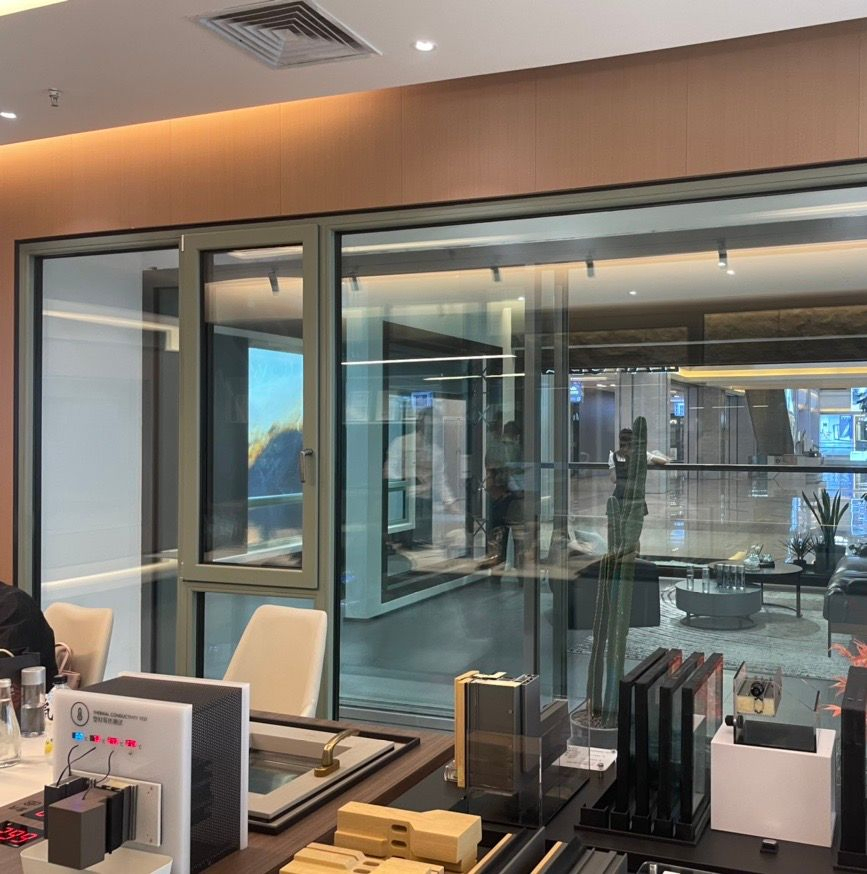 China Custom Factory Double Glazed Soundproof Noise-Proof Aluminium Aluminium Solid Wood Casement Window and Door