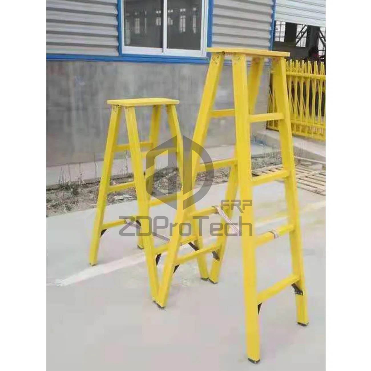 4 FT Fiberglass Platform Step Ladder with 300 Lb Duty Rating