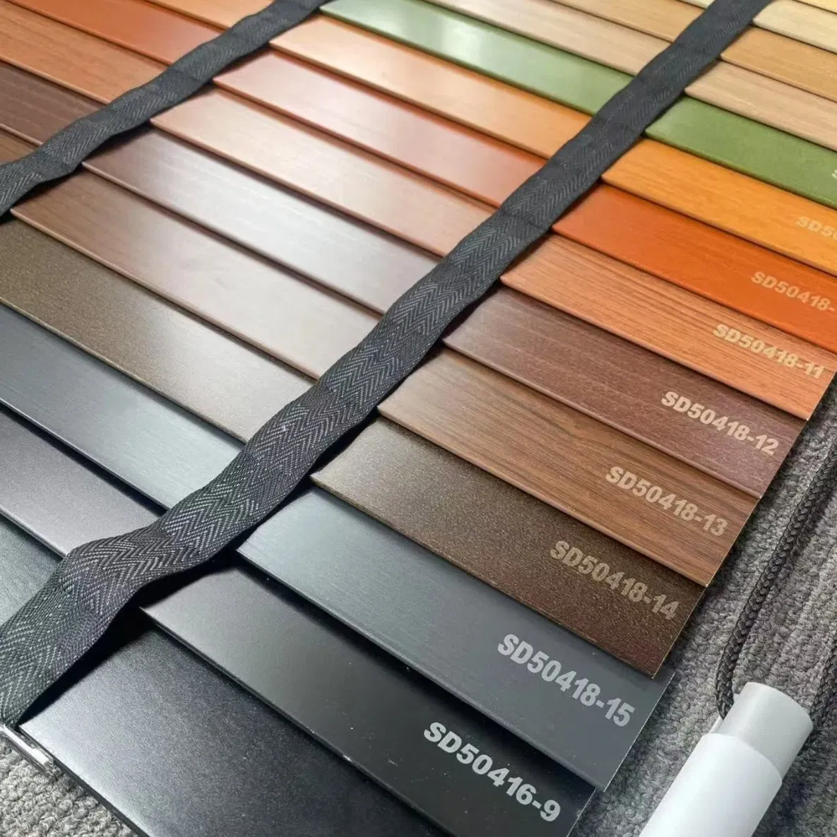 Durable Light-Blocking Privacy Control Solid Wood Adjustable Venetian Blind Slats Wooden Blinds for Windows Curtain Readymade Blinds