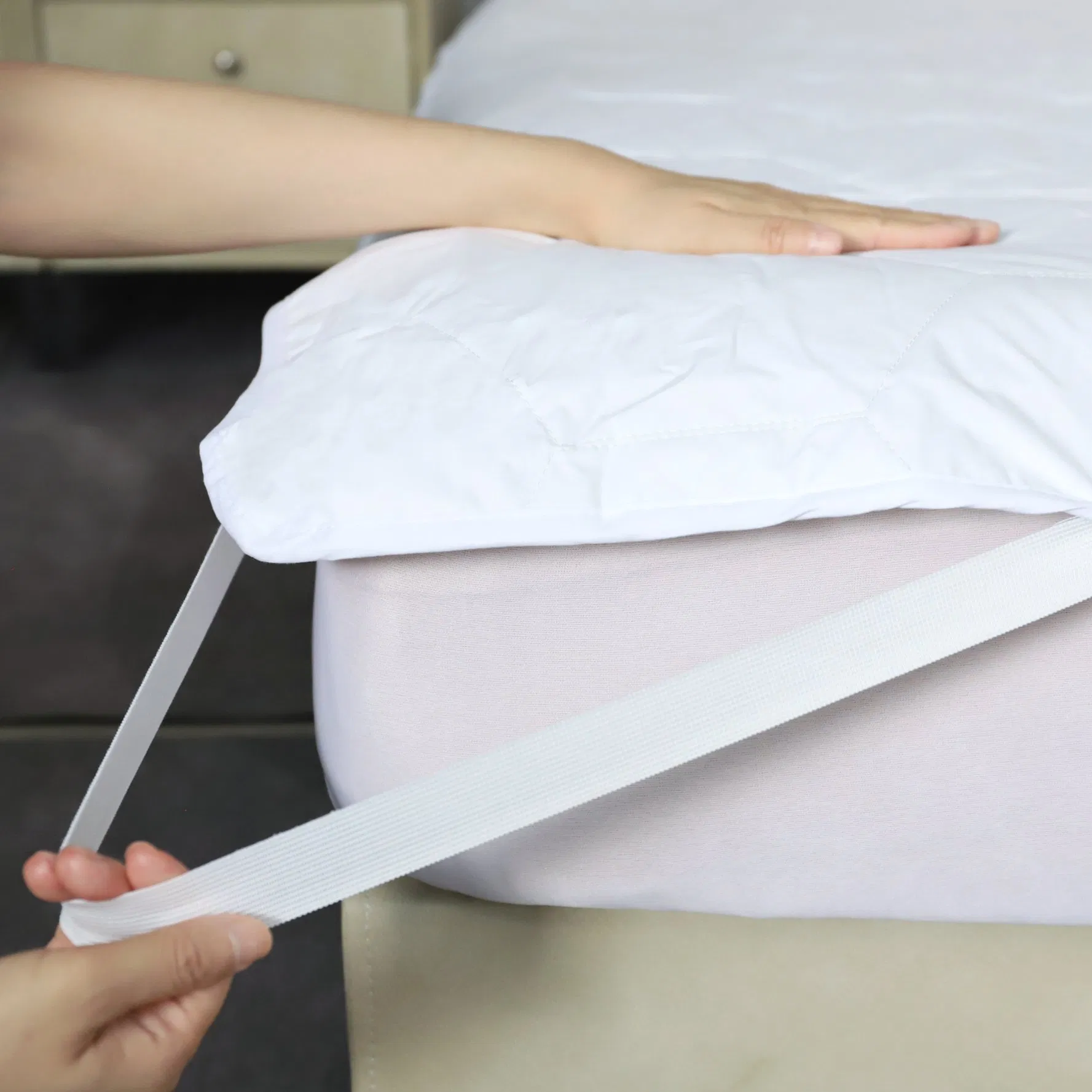 Full Woven Quilted Bed Pad Mattress Elastic 4 Corners Nosieless Comfortable Waterproof