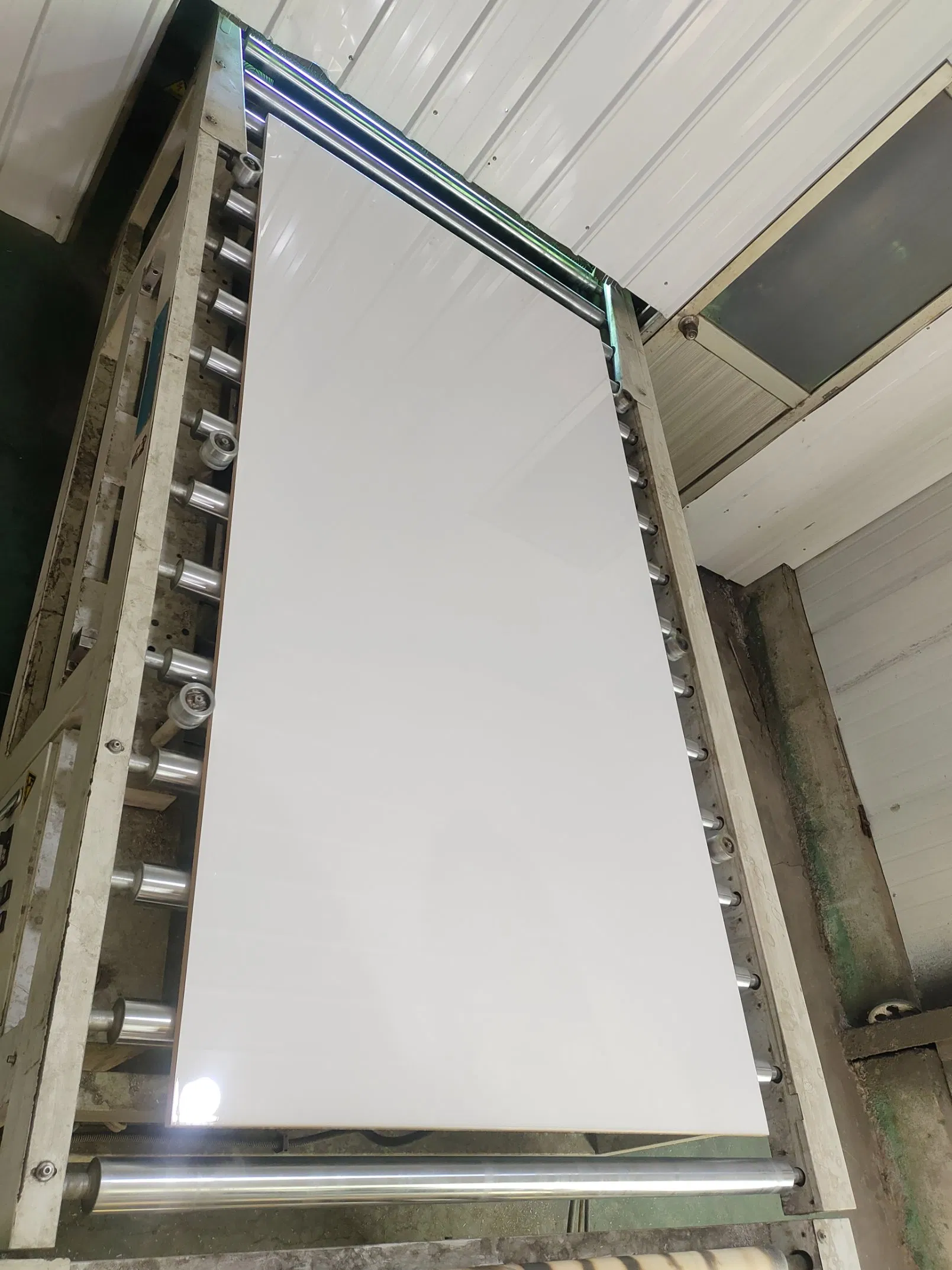 High Glossy UV MDF White Laminated Melamine MDF Board for Decoration