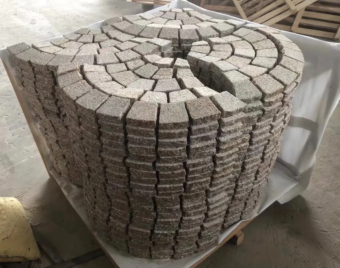Natural Bush-hammered Yellow Granite Fan-shaped Floor Tiles for exterior/outdoor Garden/Landscape/Square pavement/paving