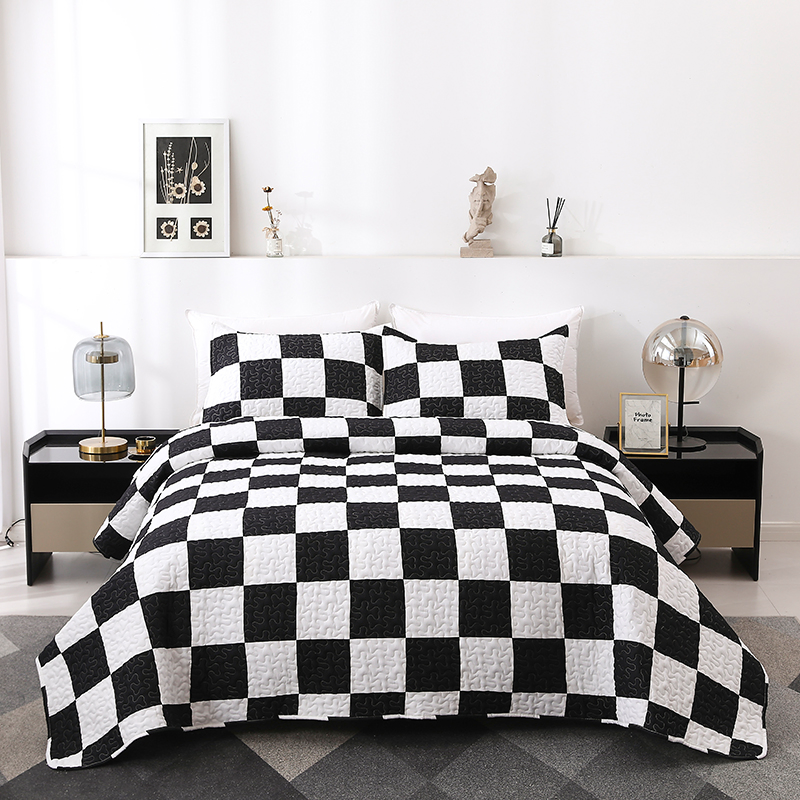 Polyester Microfiber Home Textile Black and White Square Set Queen King Size Quilted Bedspread