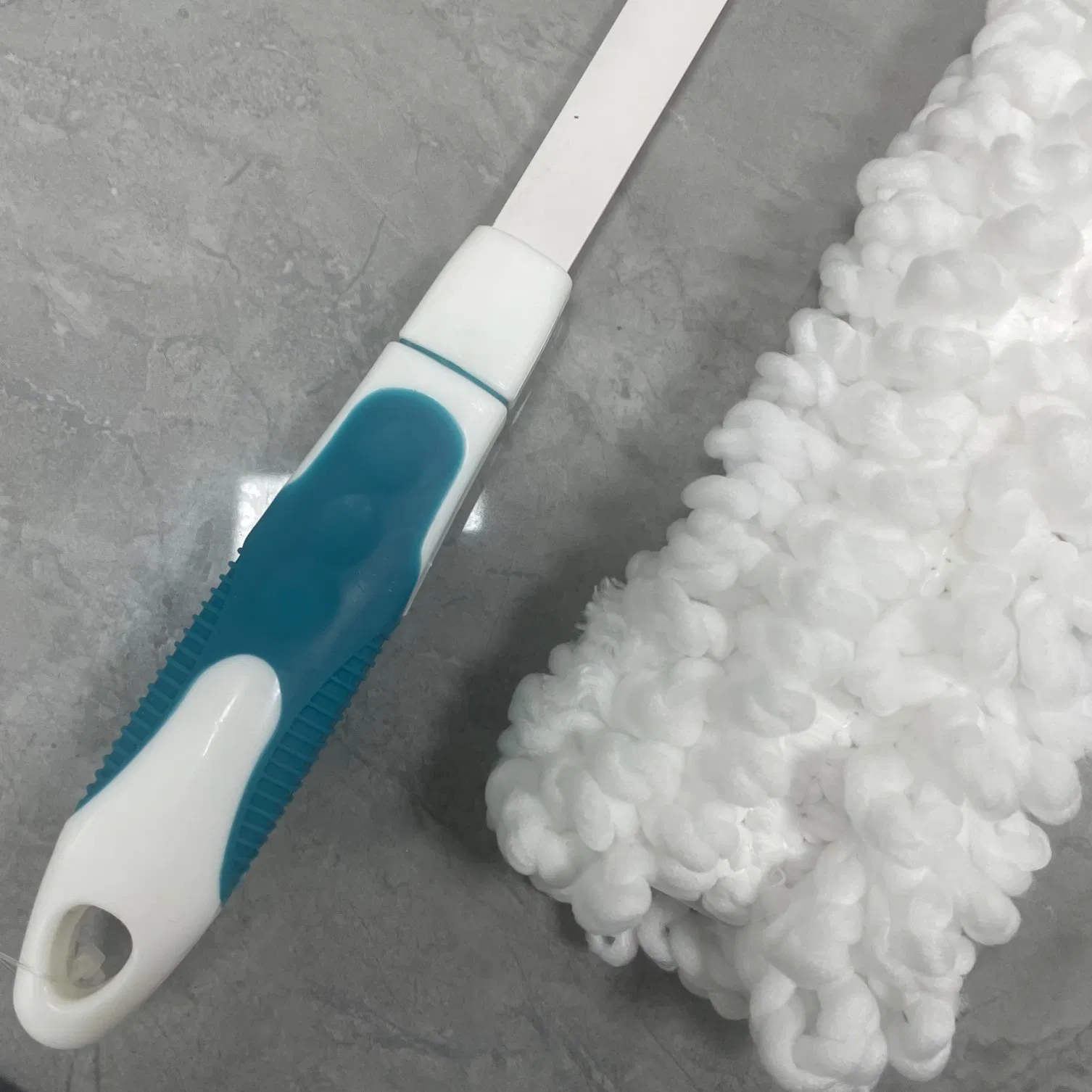 Microfiber Cleaning Duster with Soft TPR Handle for Household
