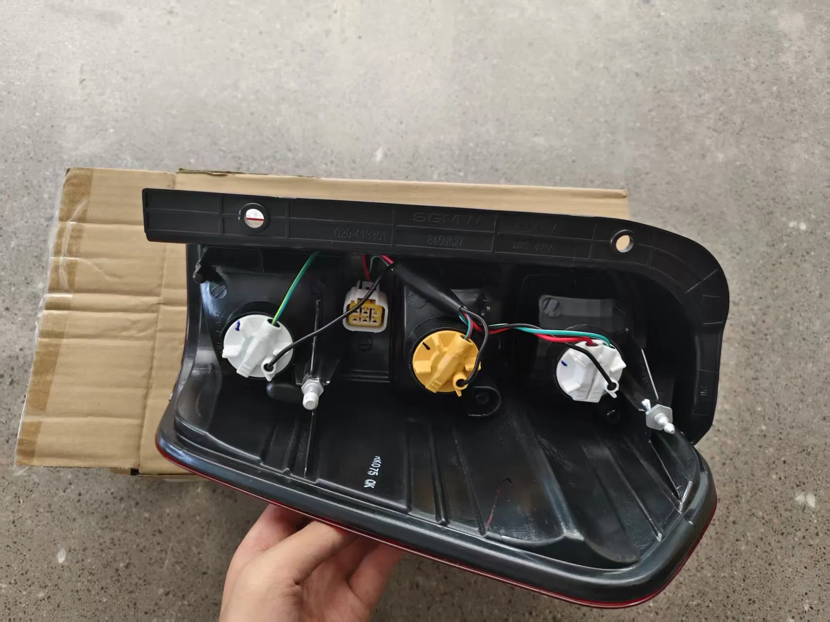 Левая фара заднего фонаря Baojun Yunduo EQ100