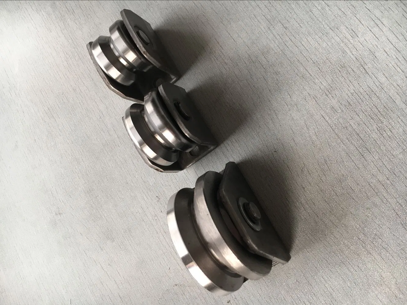 Sliding Gate Wheel with Exterior Bracket for Sliding Gates