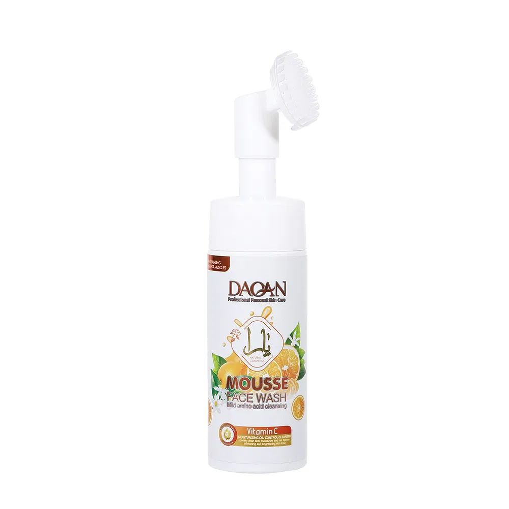 Daqan Face Cleansing Vitamin C Moisturizing Face Wash Gentle Facial Cleanser with Brush