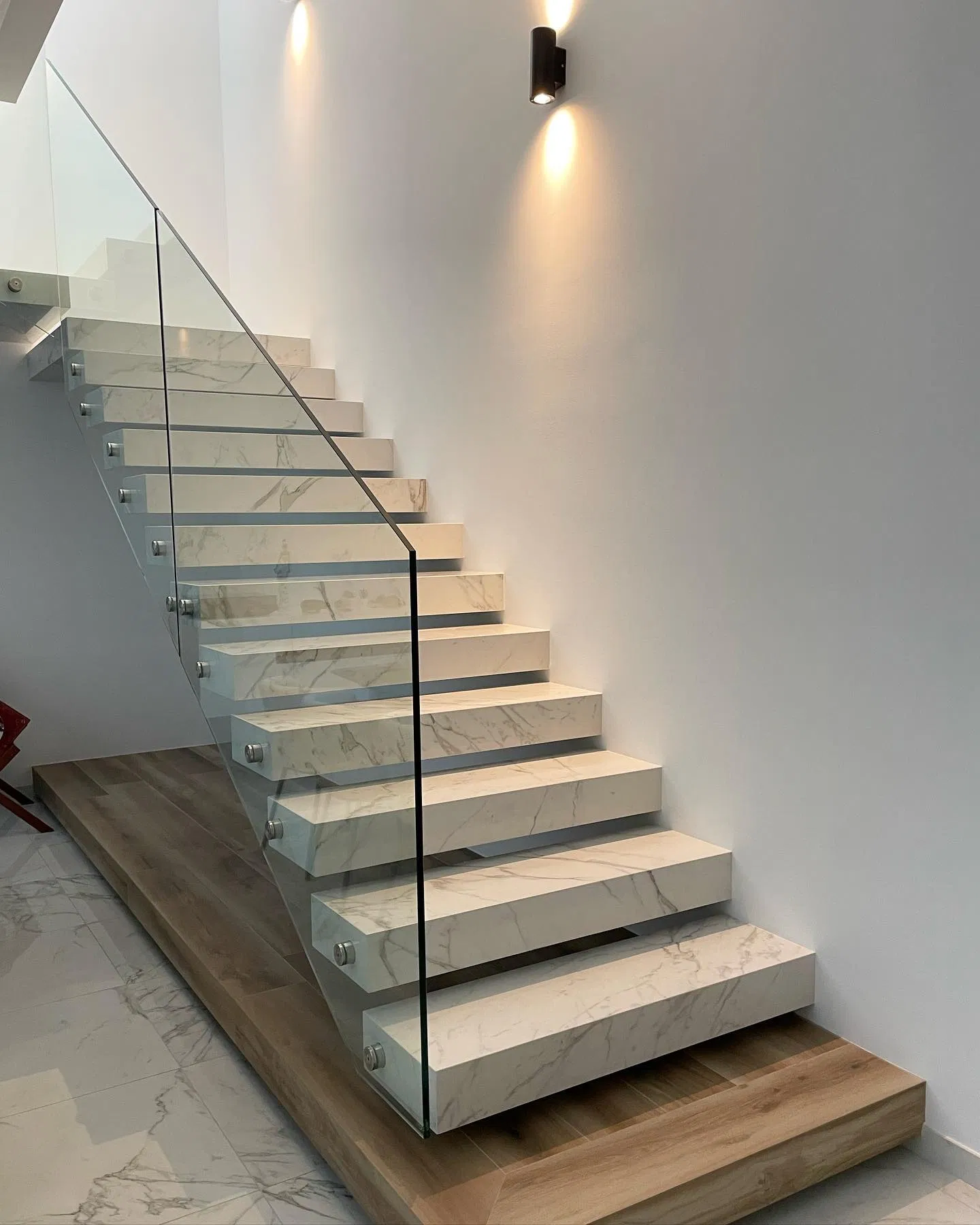 Modern Floating Staircase/Hidden Cantilever Stairs/Enter Wall Type Stair with Marble Treads