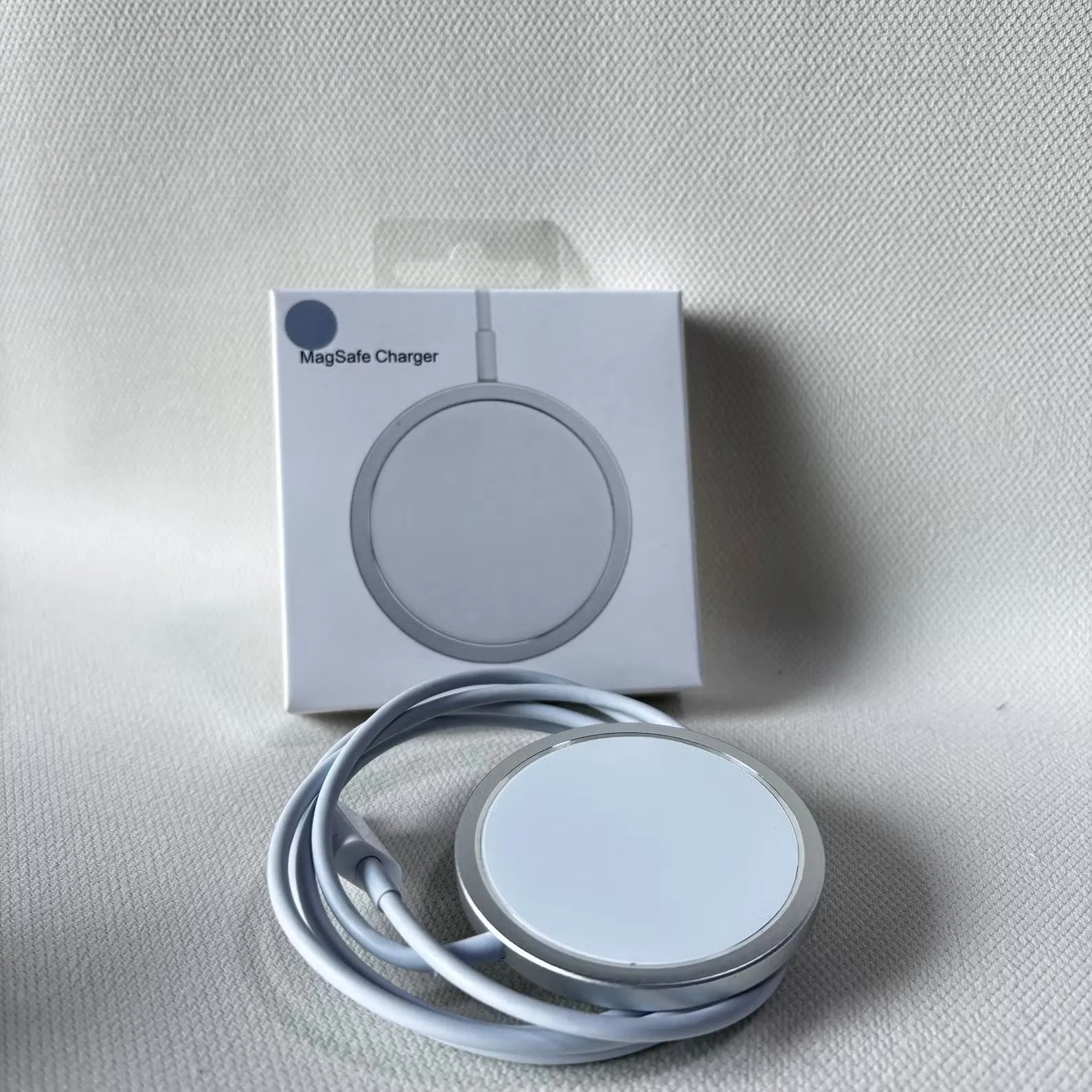 Магнитный пауэрбанк Magsafe для iPhone, 15W