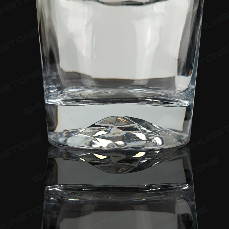 Heavy Base Whiskey Crystal Drinking Glassware Embossed Mountain Whiskey Decanter with Wooden Box Set for Men