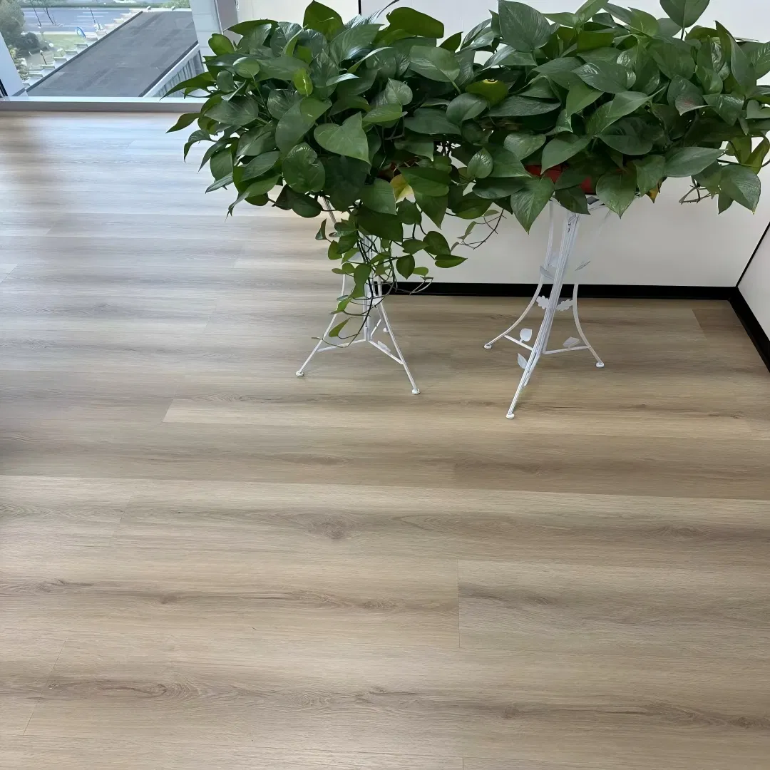 Виниловая плитка SPC 4-5 мм с UV-покрытием и тиснением