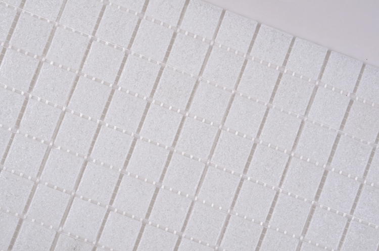 Белая мозаичная плитка для кухонного фартука