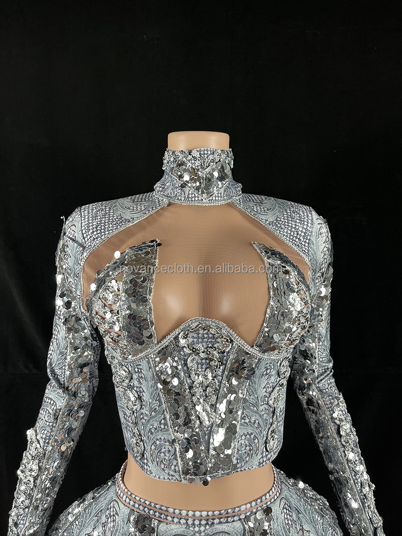 Костюм женский летний серебристый с блестками для клуба