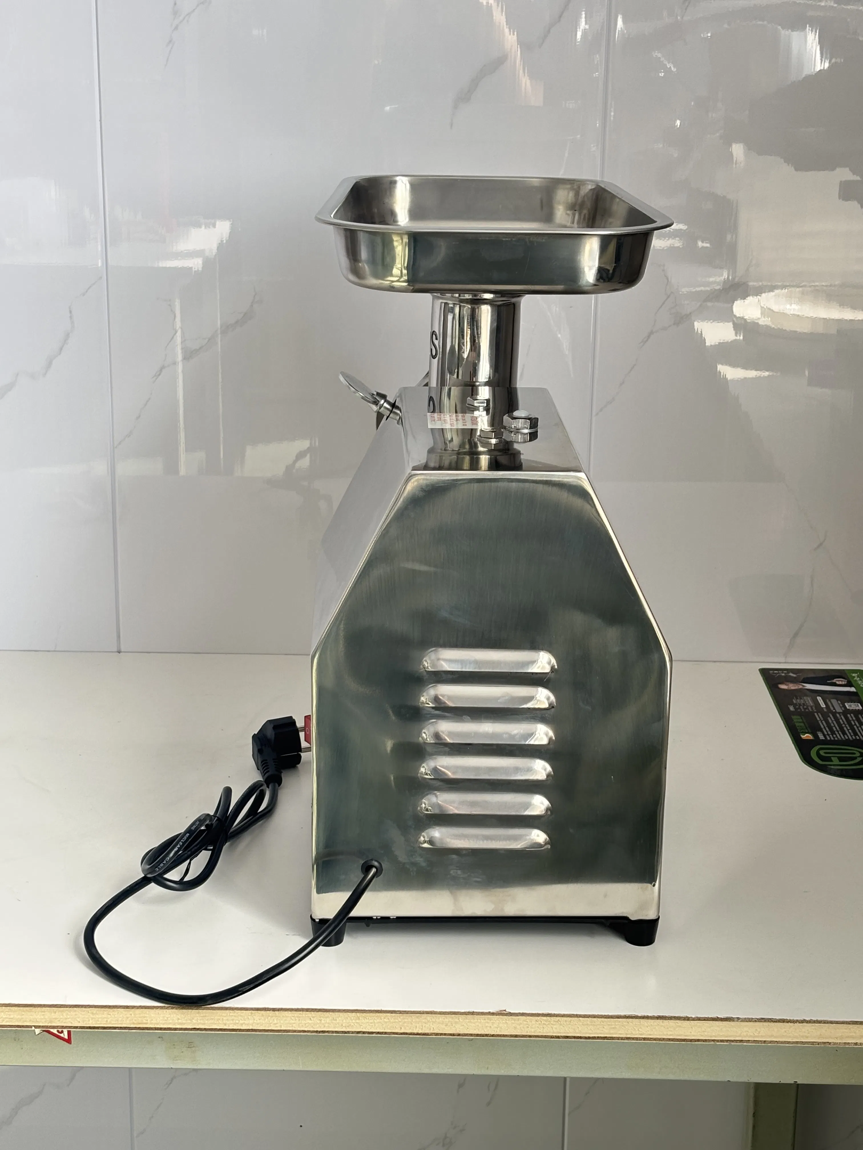 High-Capacity Meat Grinder and Mincer with Advanced Gear Technology
