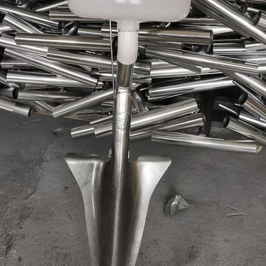 Labor-Saving Manual Fertilizer Applicator with Integrated Seeding Function