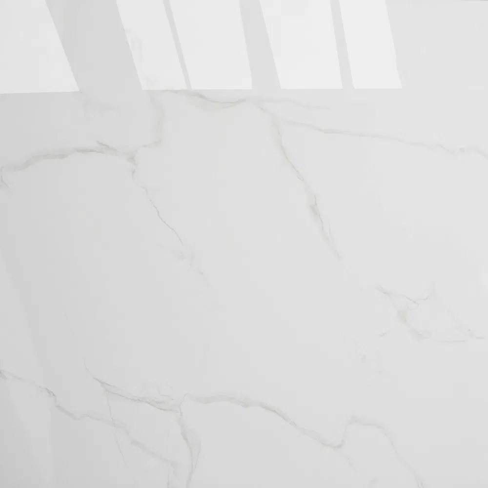 Белая глянцевая ректифицированная плитка под мрамор