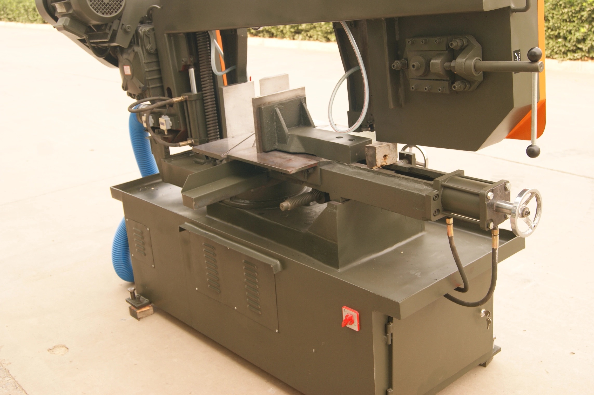 Станок ленточнопильный горизонтальный автоматический угловой резки по металлу