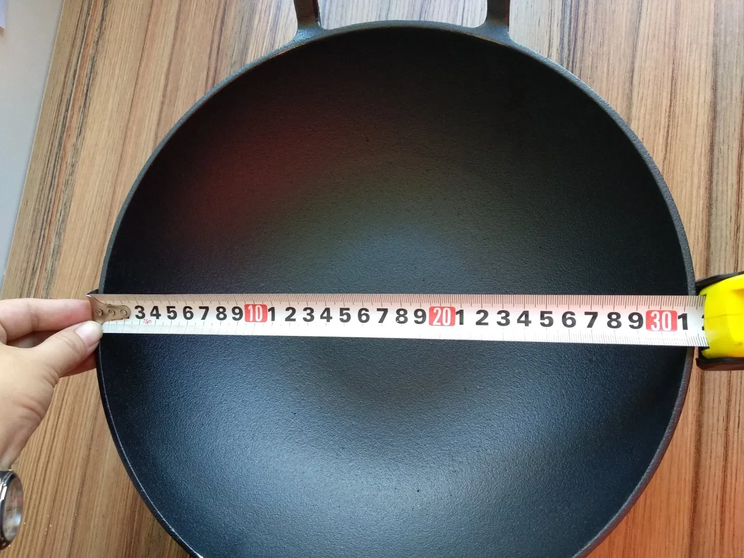 Чугунный вок с деревянной крышкой, 31.5 см