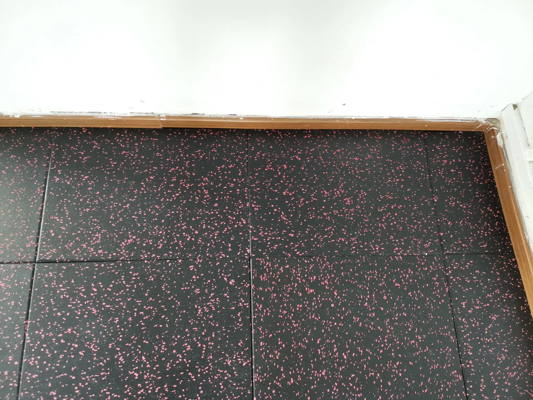 Environmental Friendly Gym Workout Accessories Shock Absorbing Gym Flooring