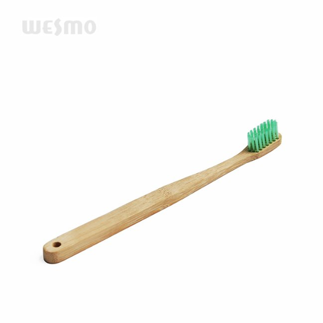 Экологичная зубная щетка из бамбука
