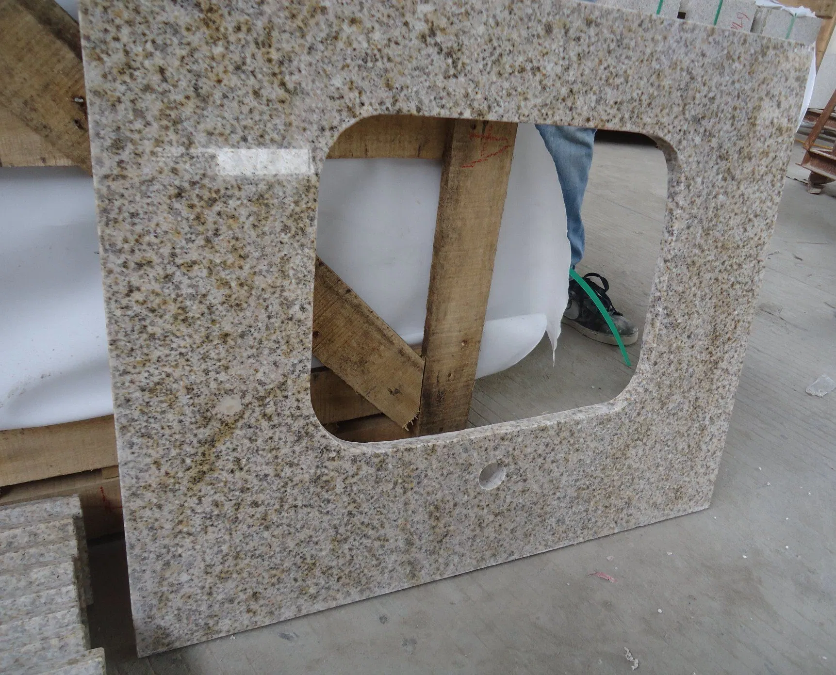 China Sunset Desert Gold G682 Regular/Customized Size Granite for Paver Wall Cladding Countertop Tile Slab