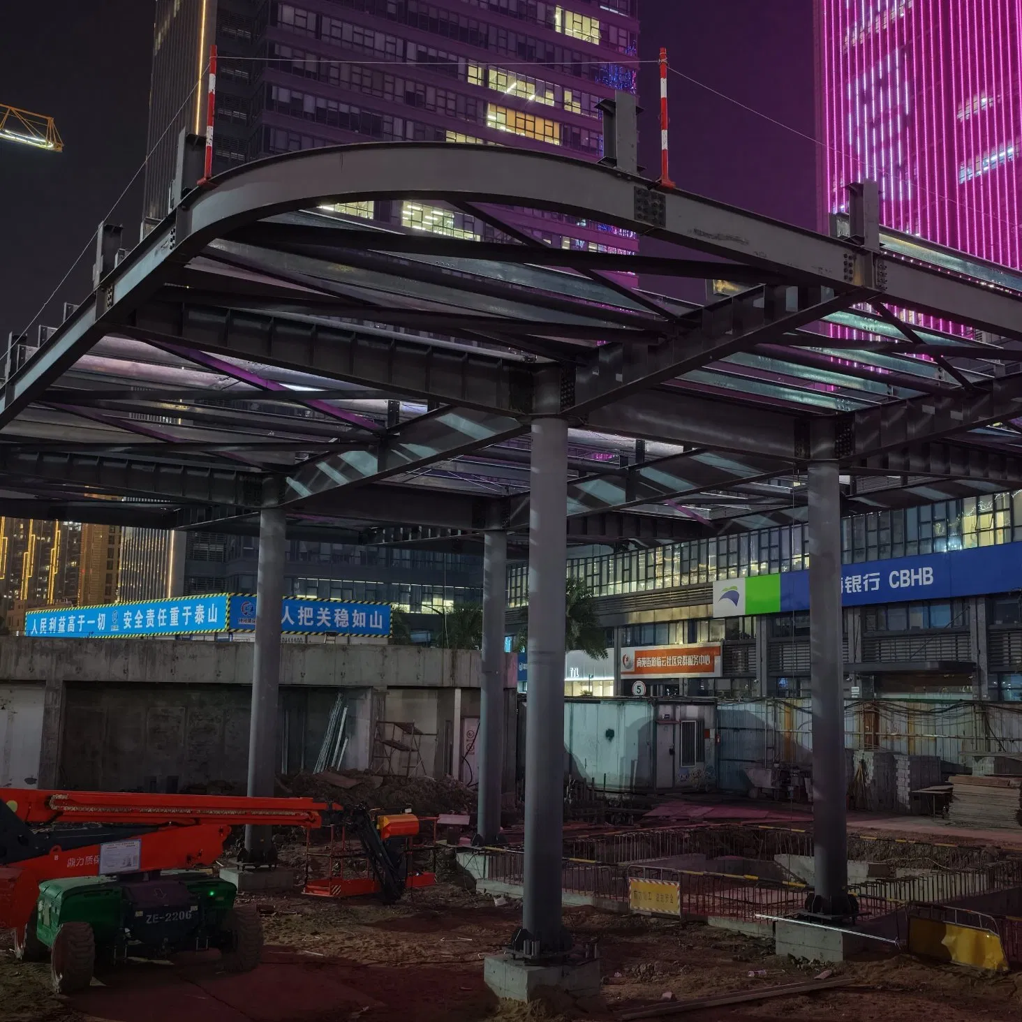Eco-Friendly Prefabricated China Wholesale Customized ISO CE Steel Structure Building Material of Gas Station with Fireproof & Waterproof Features