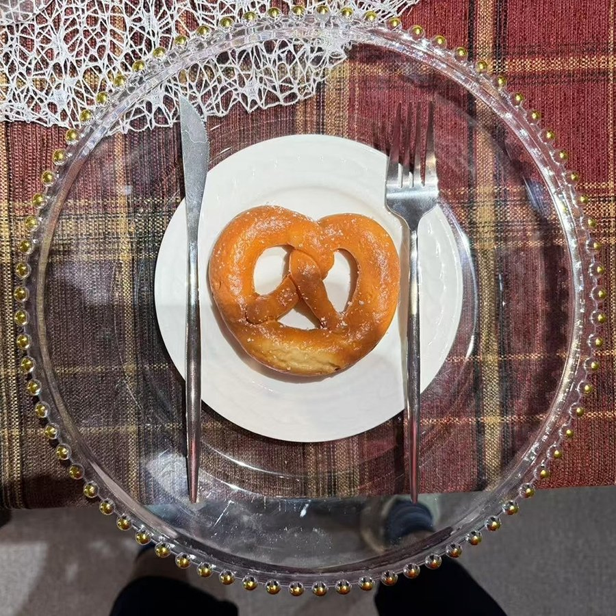 Quality Assured 32X3.3cm Dimensions PP Material Plastic Disposable Fine Dining Charger Plate