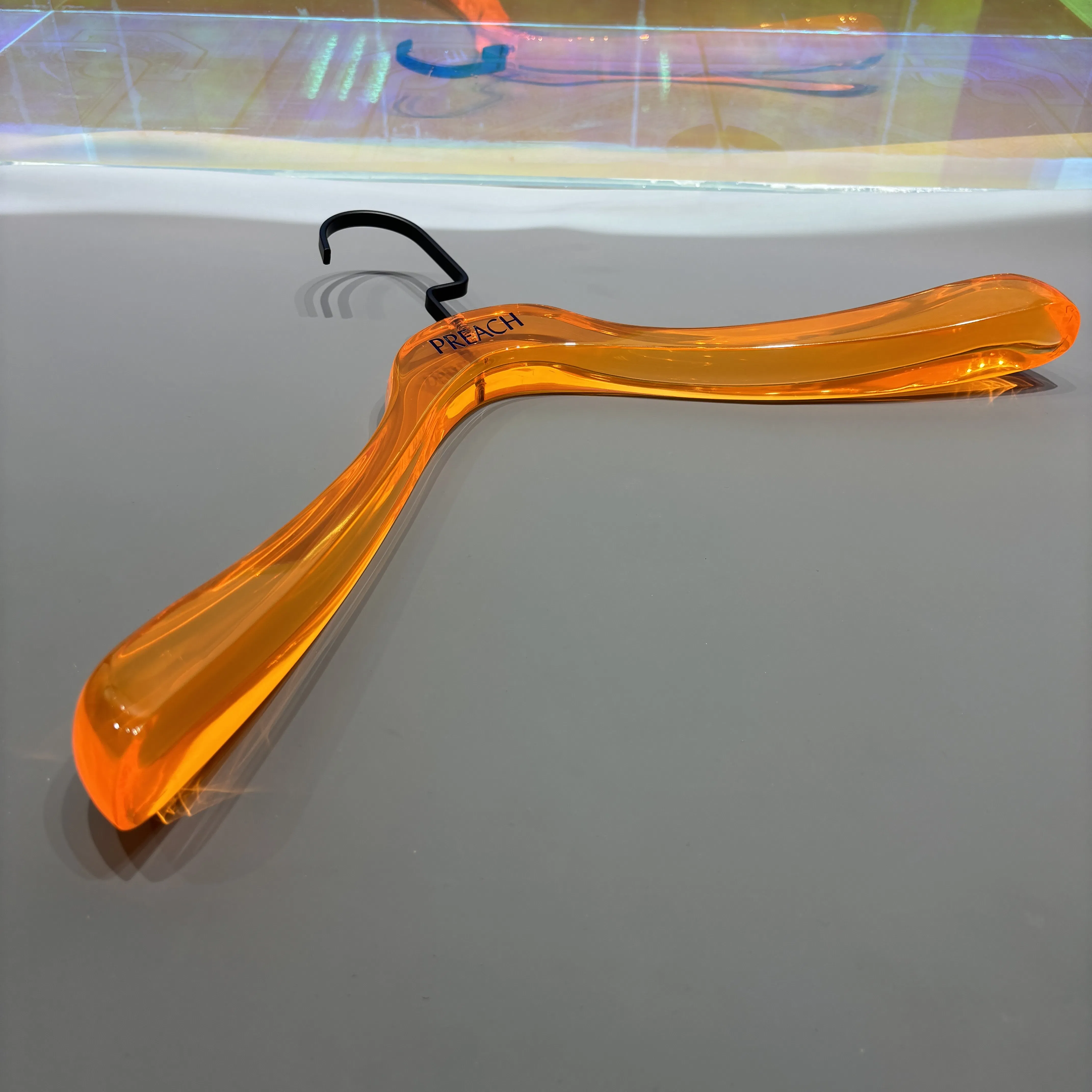 High Quality Crystal Clear Plastic Acrylic Coat Hanger