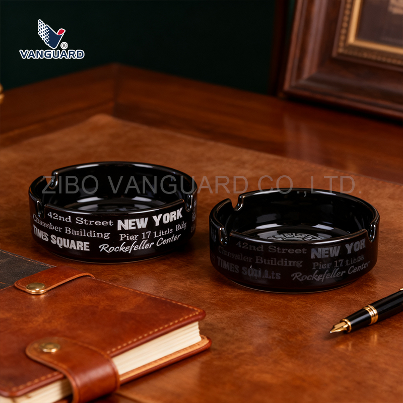 Simple Souvenir Outdoor Ashtray Black Round Indoor Custom Ceramic Ashtray